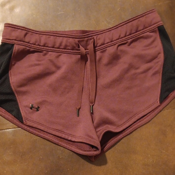 Under Armour Women's Maroon and Black Athletic Shorts Lg - Picture 1 of 5
